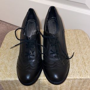 Vintage Black Leather Heeled Loafers - Size 6.5